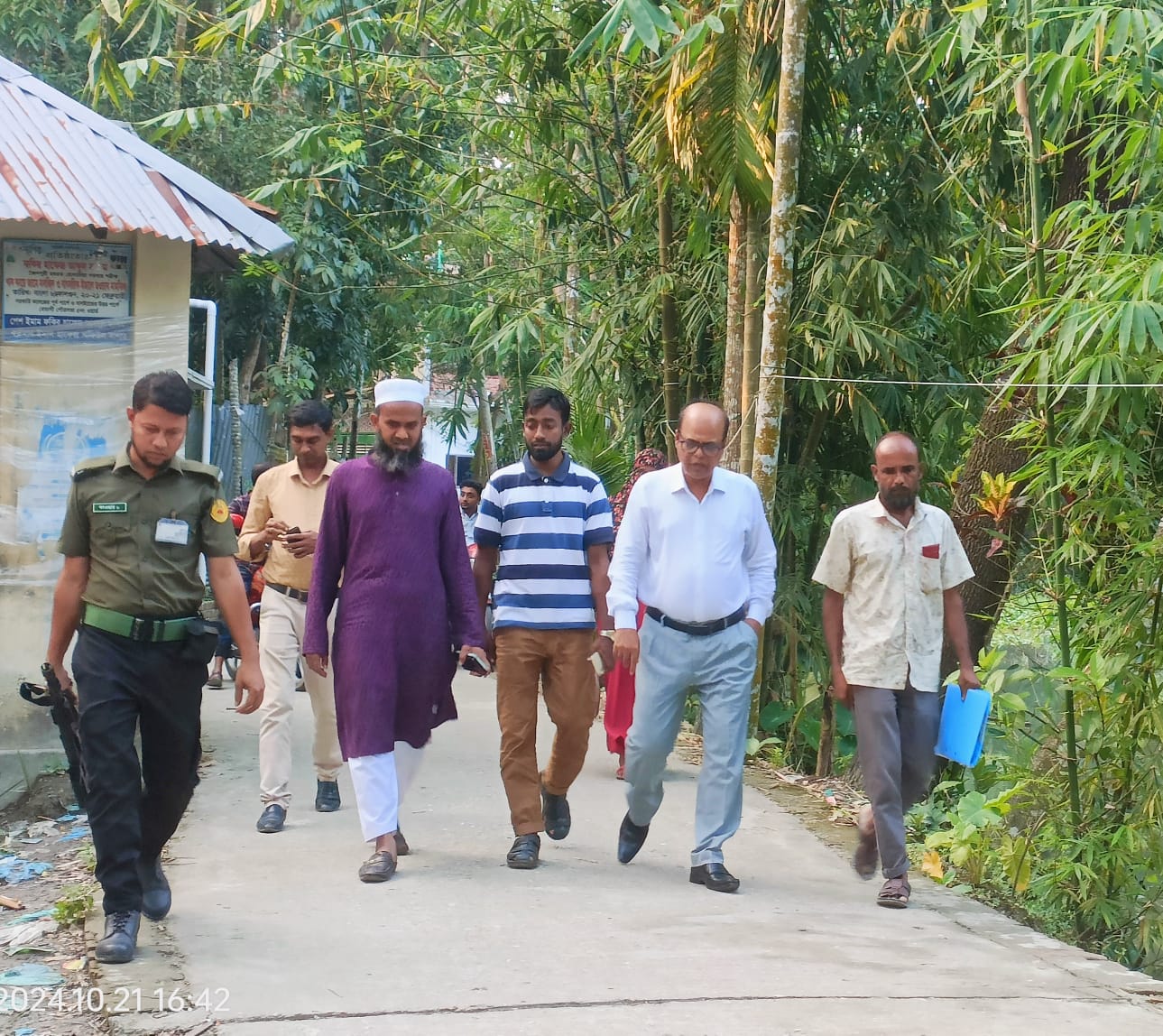 পৌর প্রশাসক জনাব ফারুক আহমেদ অত্র পৌরসভার চলমান কার্যক্রম সমূহ পরিদর্শন